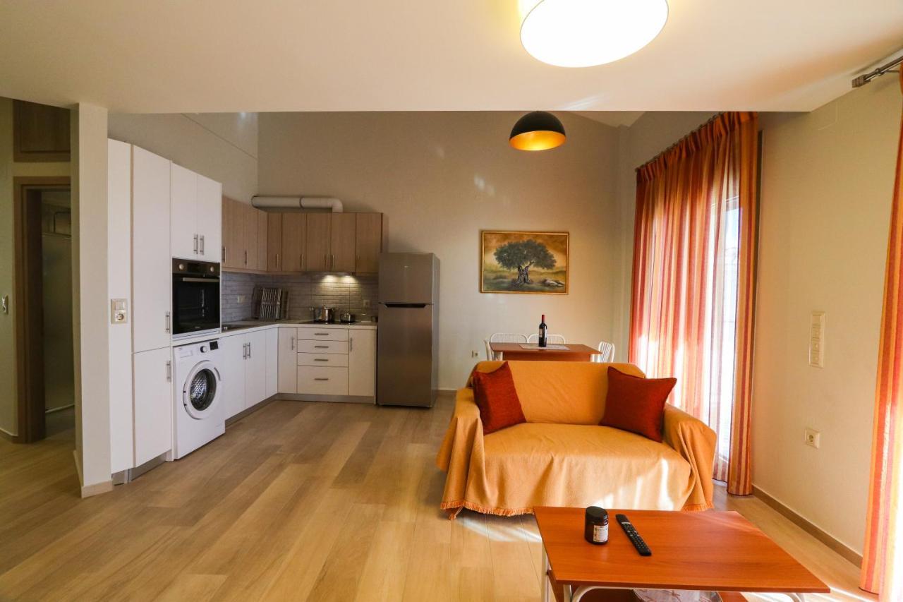 East & West Seaside Apartments Gialtra Exterior photo